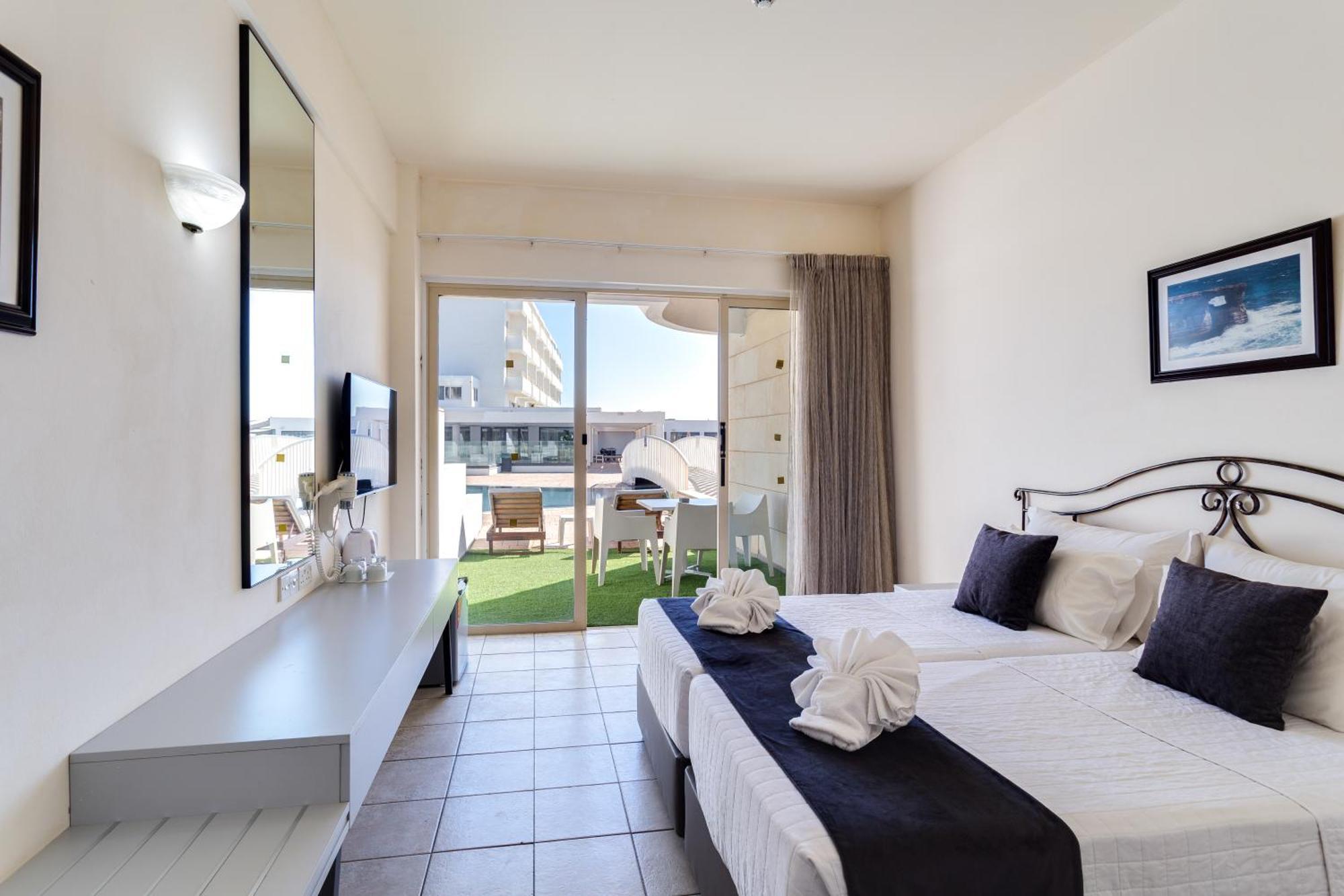 Piere - Anne Beach Hotel ไอยานาปา ภายนอก รูปภาพ