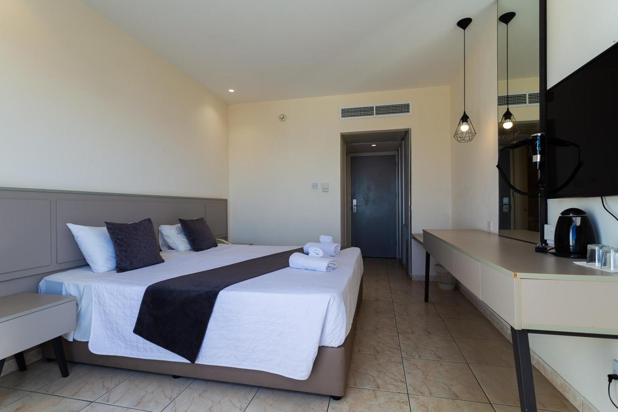 Piere - Anne Beach Hotel ไอยานาปา ภายนอก รูปภาพ
